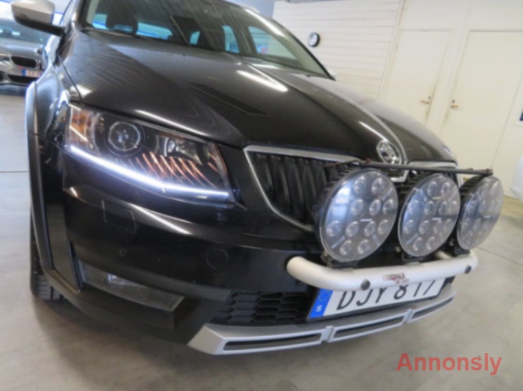 Skoda Octavia Scout 2.0 TDI 4x4 Euro 6 Dragkrok Ny Service – bild 3
