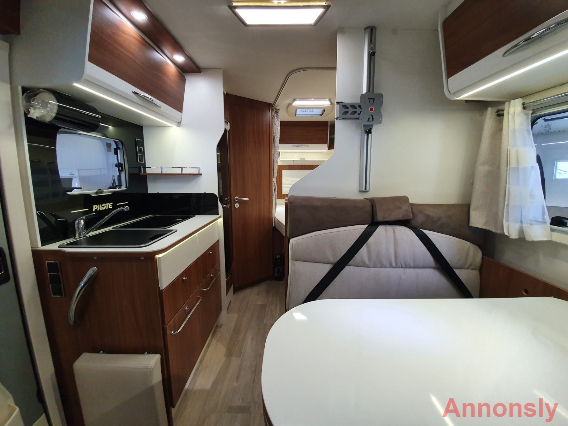 Pilote P600 Essentiel -2018  3500Kg / Under 6meter – bild 9