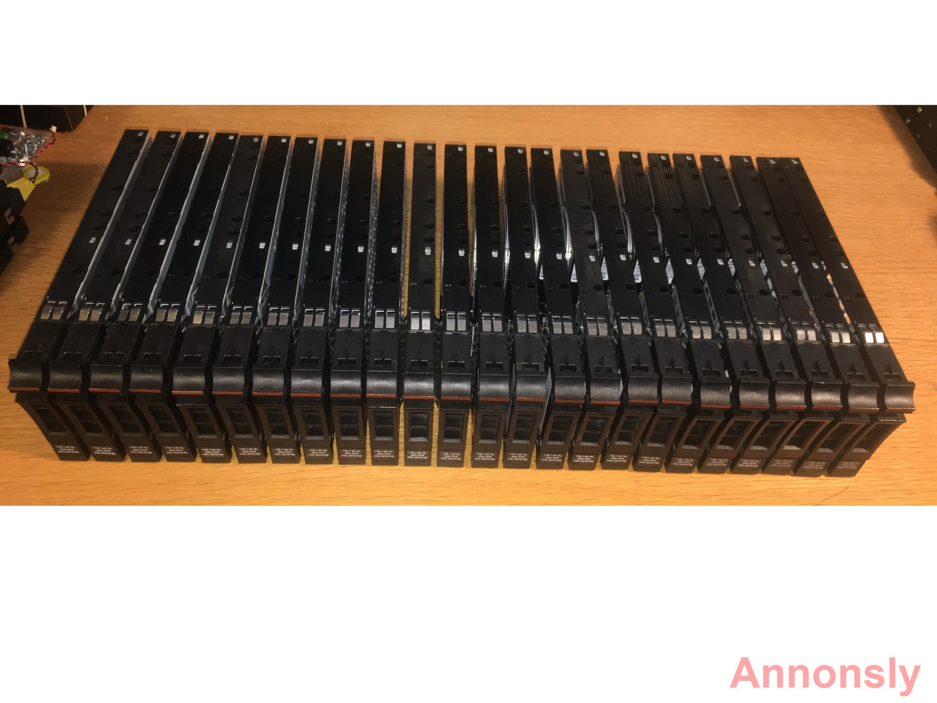 Serverhårddisk (id1) 24st IBM 9RZ268-039 1TB f. Storwize V7000 2076-124 2076-224 – bild 2