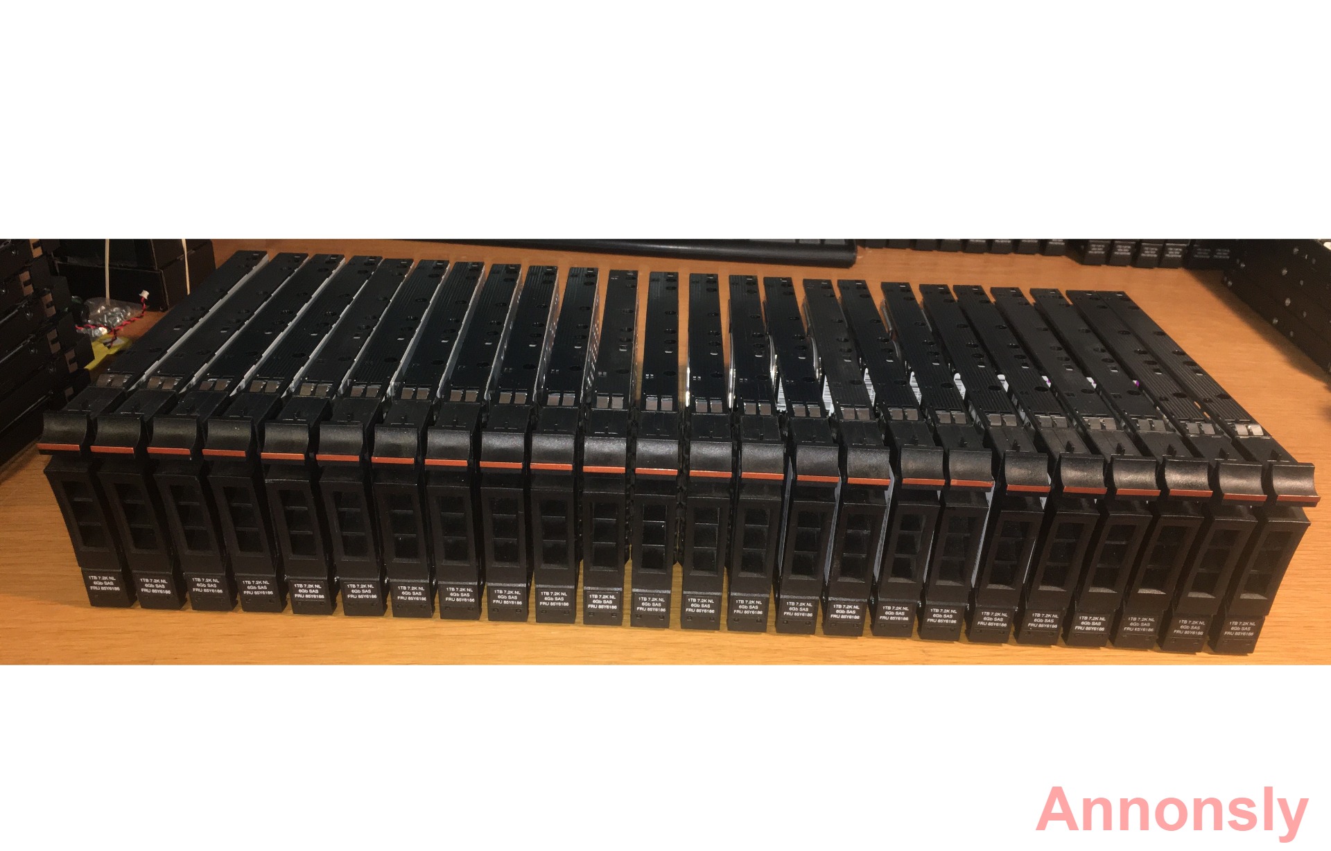 Serverhårddisk (id1) 24st IBM 9RZ268-039 1TB f. Storwize V7000 2076-124 2076-224 – bild 3
