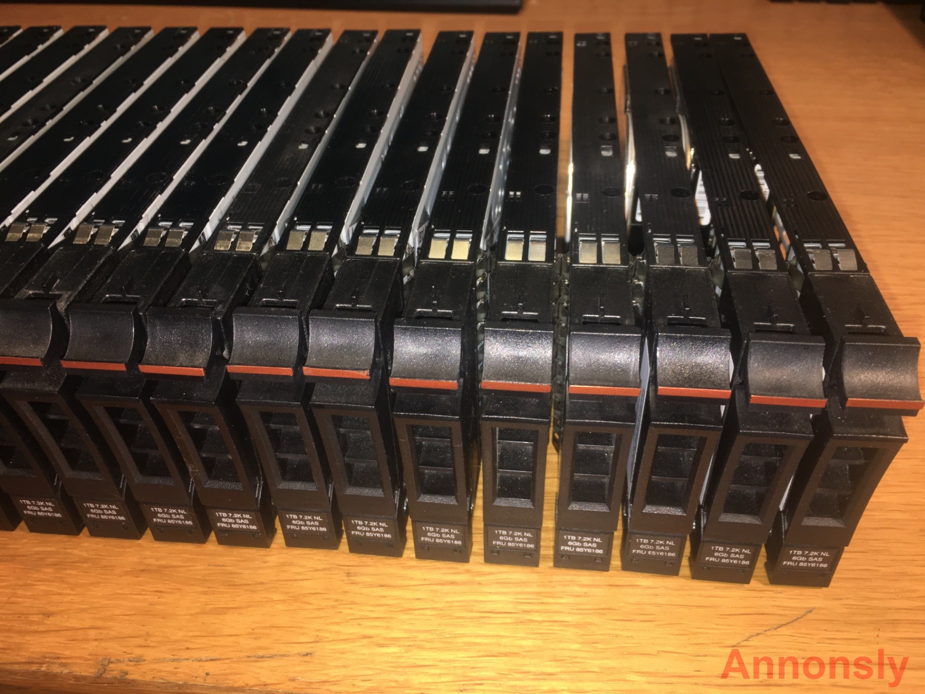 Serverhårddisk (id1) 24st IBM 9RZ268-039 1TB f. Storwize V7000 2076-124 2076-224 – bild 5
