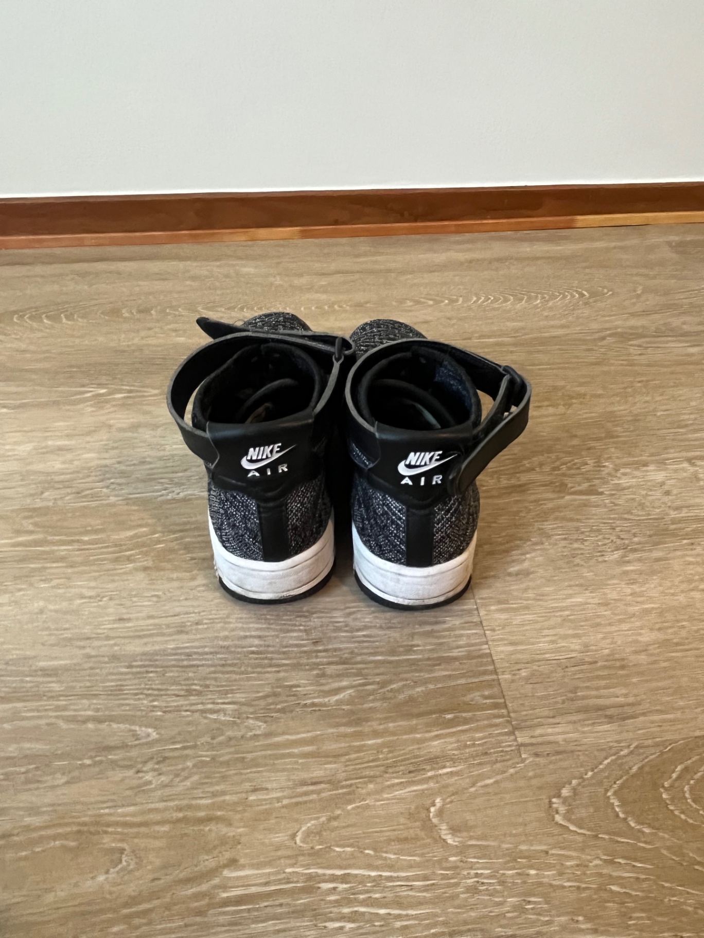 3 PAR SNEAKERS – NIKE, CHAMPION & CLO – 700 KR FÖR ALLA – bild 2