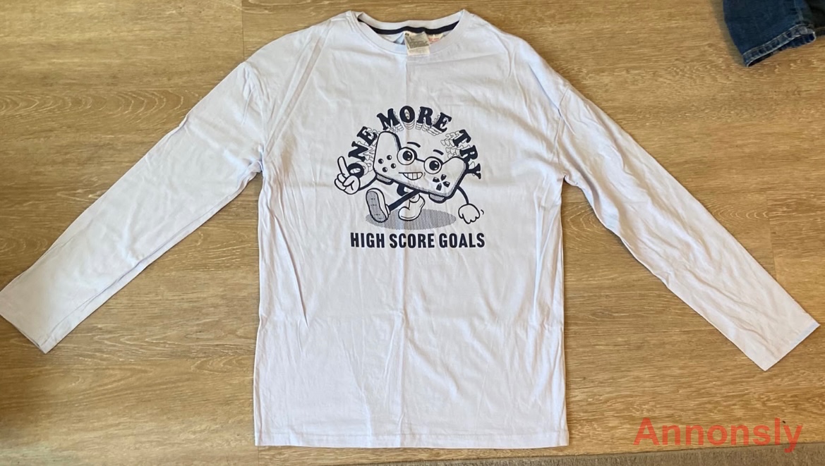 H&M VIT LÅNGÄRMAD TRÖJA MED GAMINGTRYCK – 70 KR