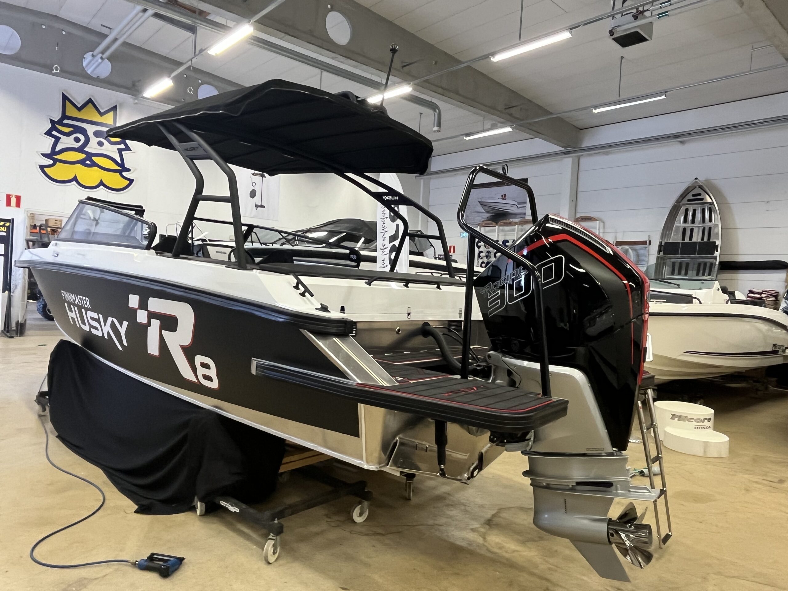Husky R8 + Mercury 300 HK Racing V8 AMS elreglage – 2026 – bild 3