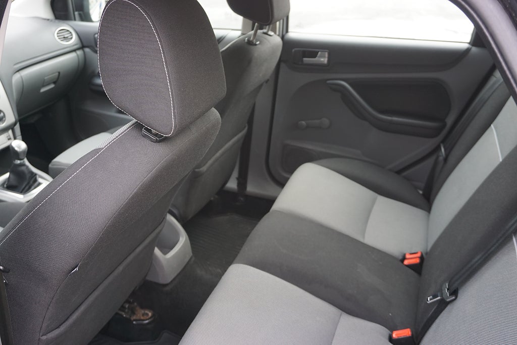 Ford Focus 5-dörrars 1.6 TDCi Platinum Euro 5 – bild 7