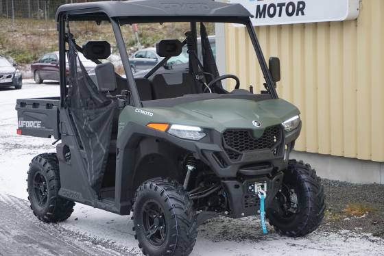 CFMOTO UFORCE 600 fram o bakruta o dörrar finns som tillbehör