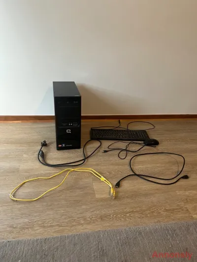 Compaq SG3 stationär dator + tangentbord, mus & Creative högtalare – 250 kr