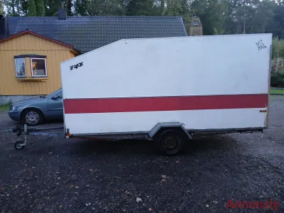 Stor 1100 kg skåpsläp
