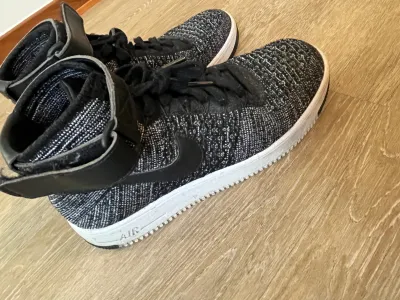 3 PAR SNEAKERS – NIKE, CHAMPION & CLO – 700 KR FÖR ALLA